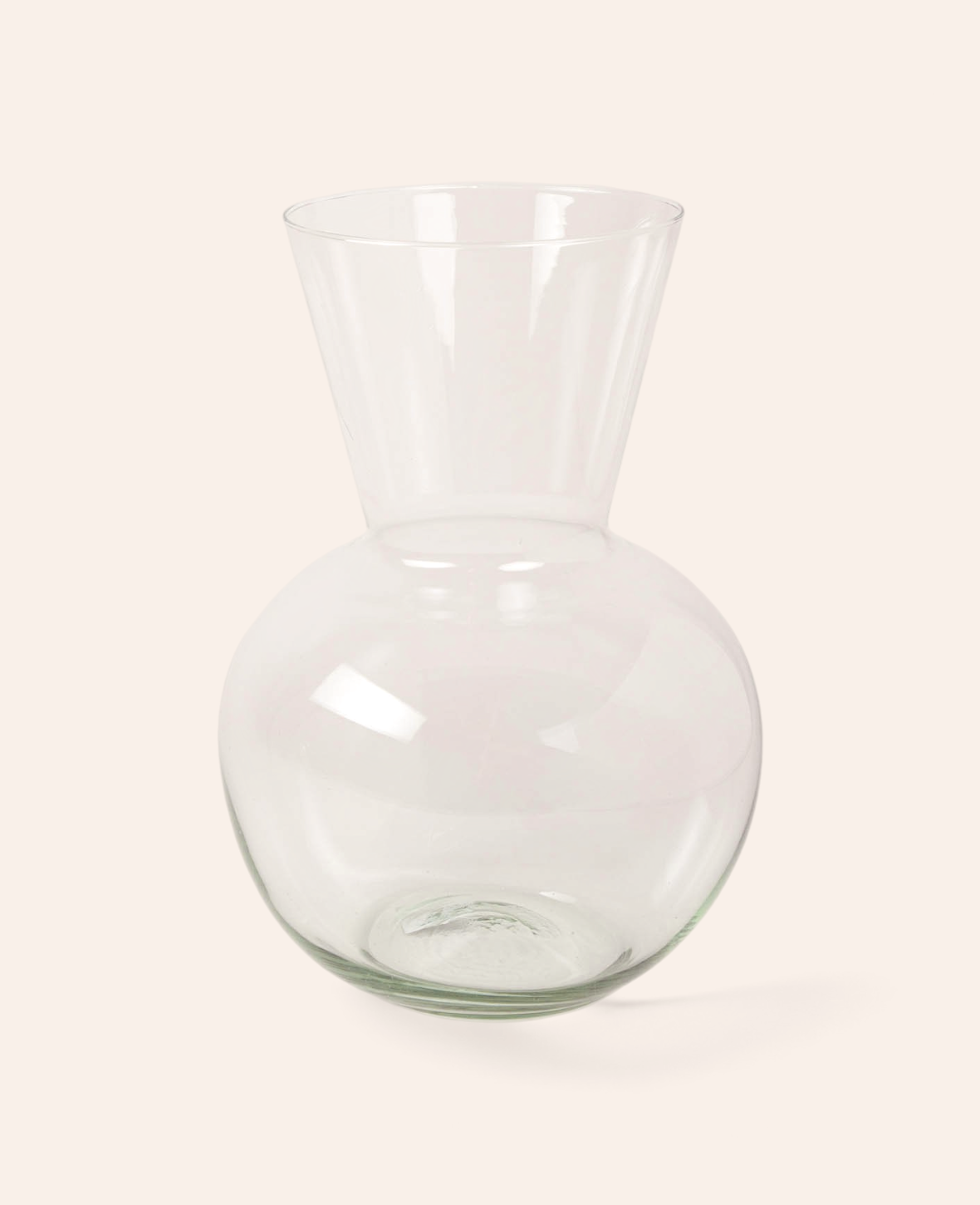 Esmée Vase aus transparentem Recyclingglas mit rundem Bauch und weiter Öffnung für Blumensträusse