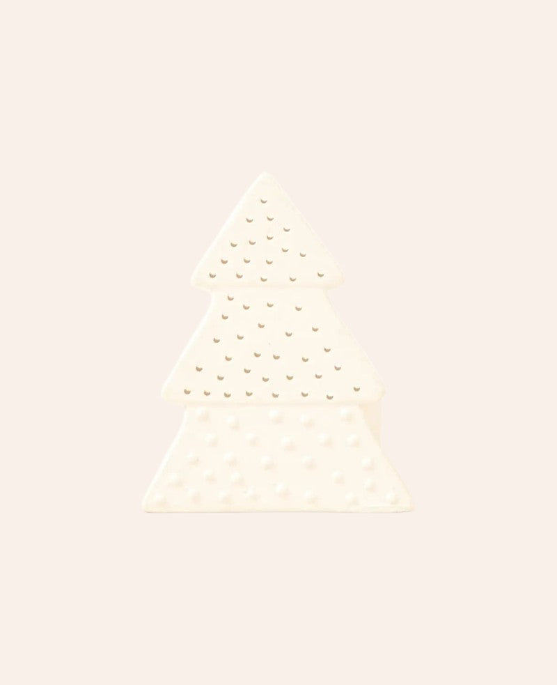 Esmée weisser Keramik-Teelichthalter in Tannenbaumform mit feinen Lichtaussparungen für weihnachtliche Dekoration