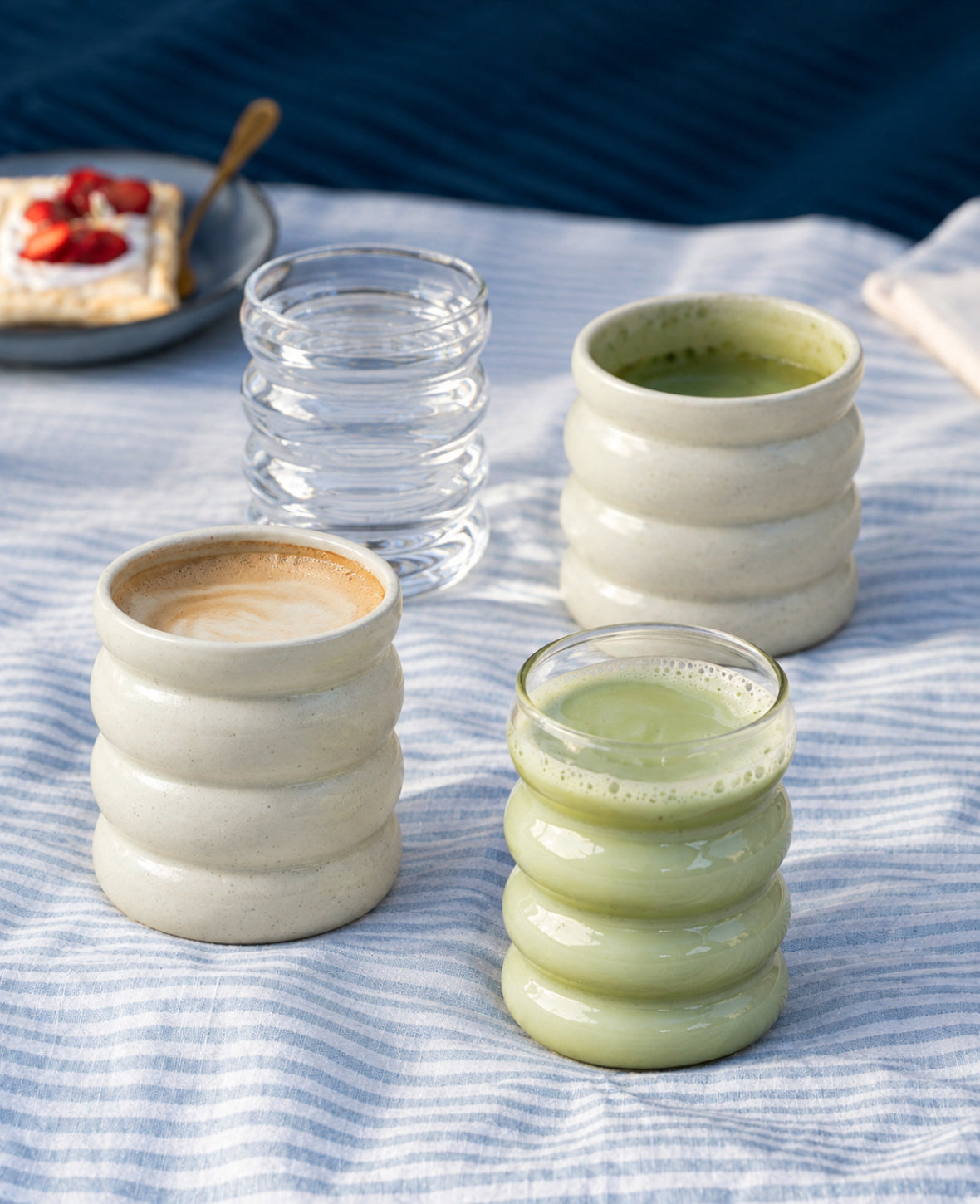 Bubble Becher & Gläser Set, Steingut Beige mit Sprenkeln und Glas, 4 Stk.