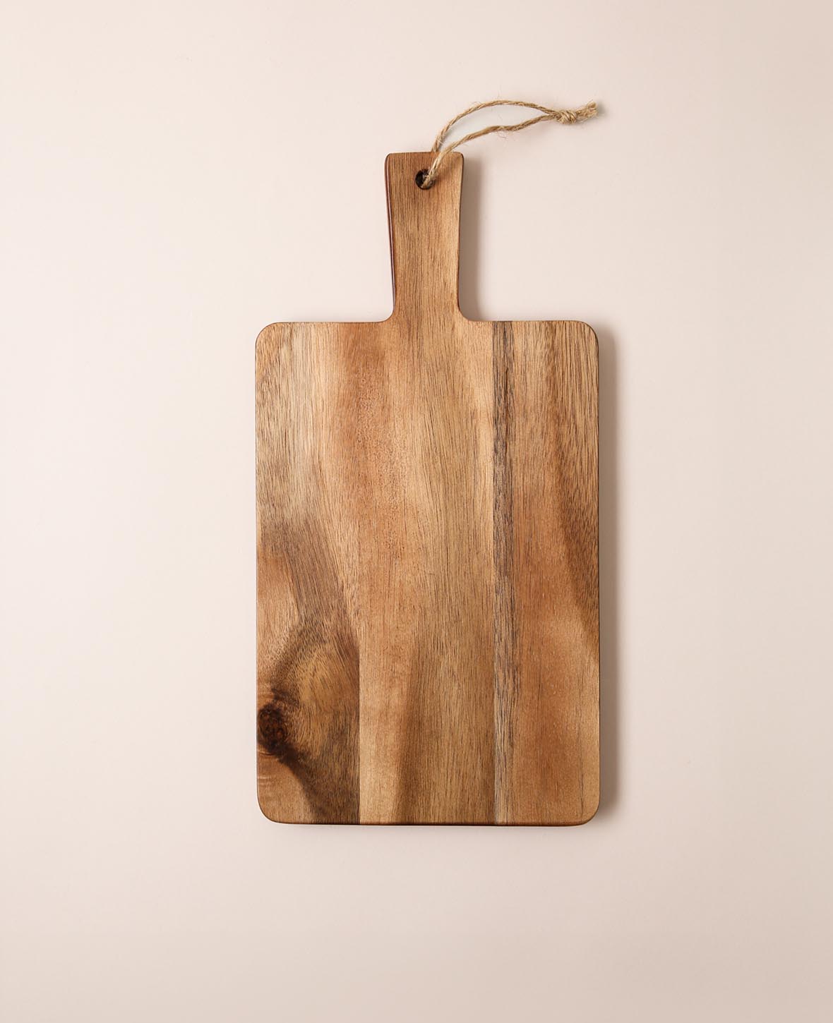 Eckiges Holzbrett / Schneidebrett aus Akazienholz mit Griff und Schnur, 35  cm x 18 cm - Esmée